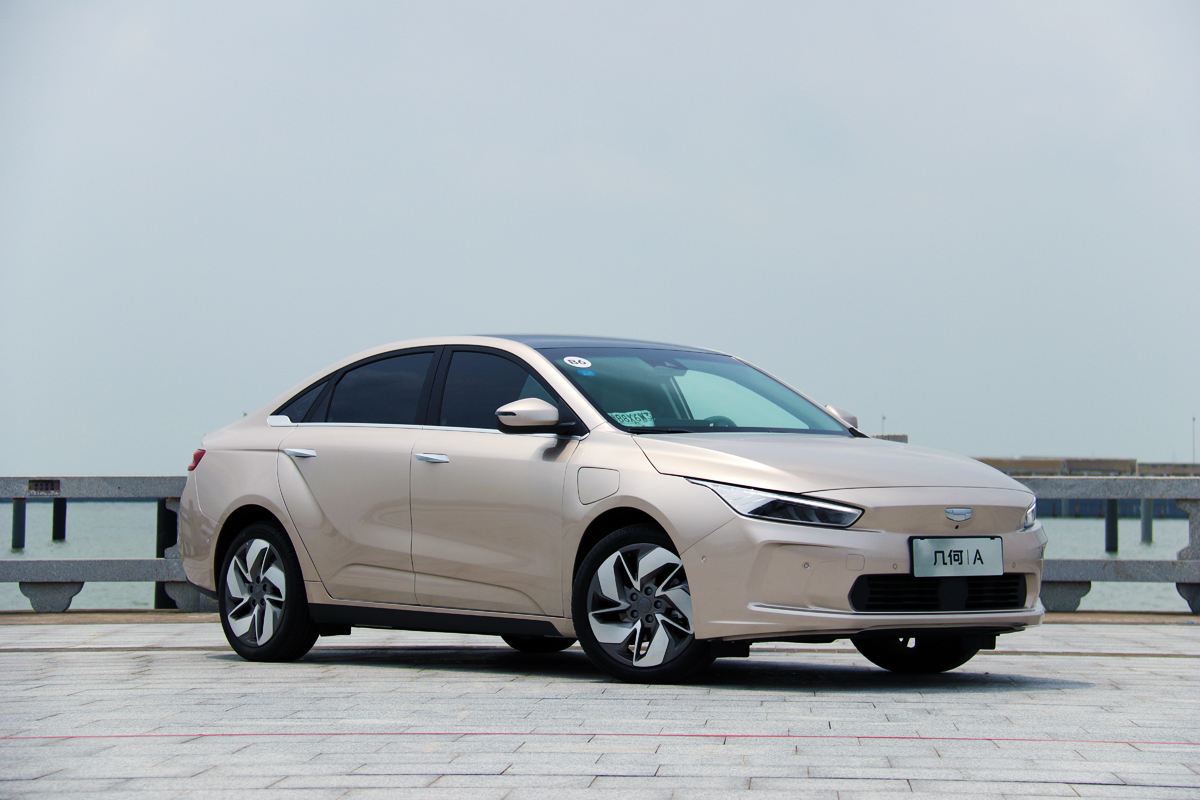 几何a对比特斯拉,几何a和特斯拉哪个值得买