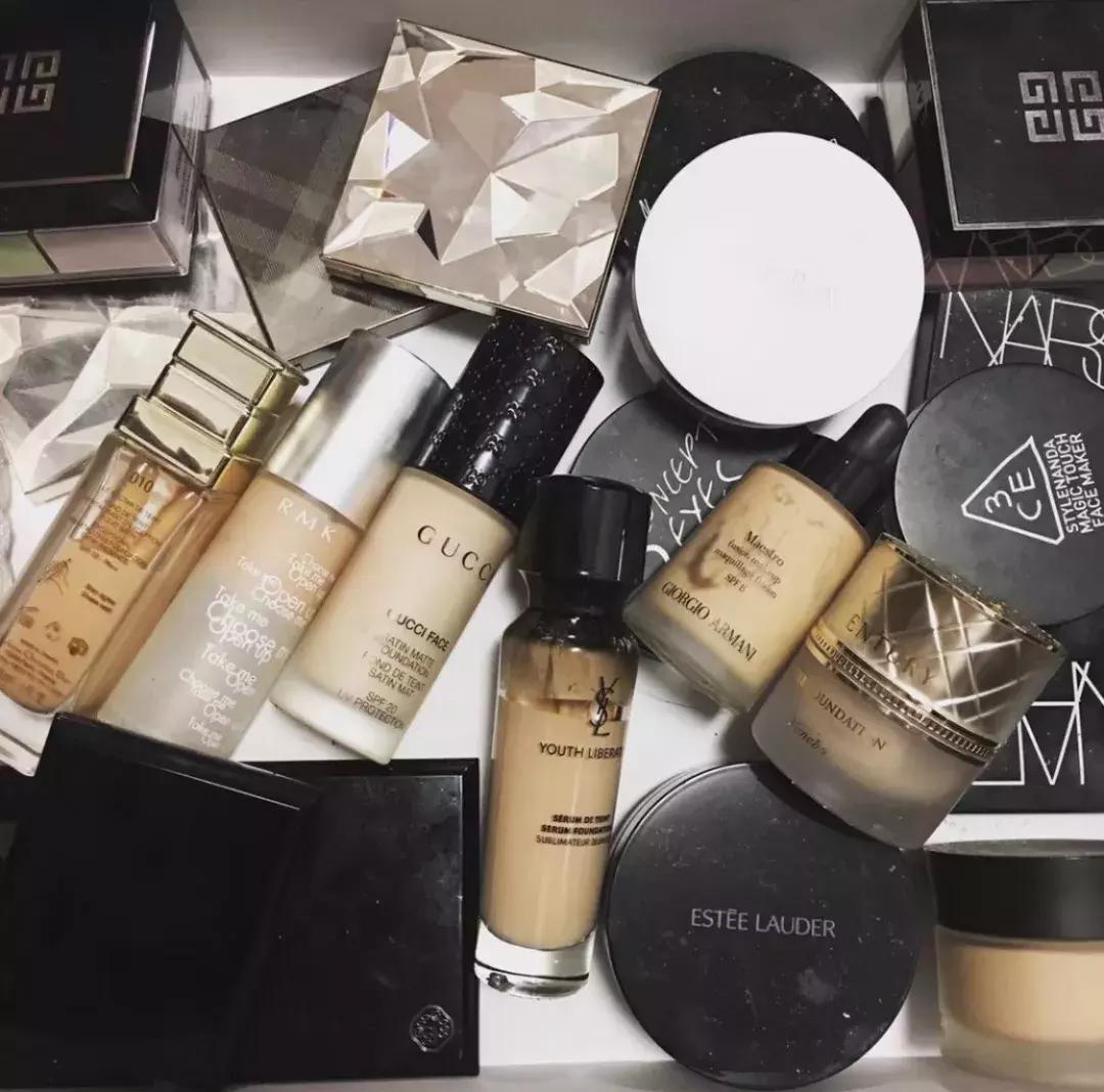 让我看看你的梳妆台吧，护肤品买大瓶+空瓶回购才是真爱