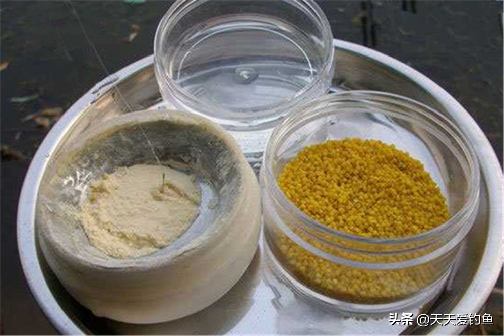 野钓想钓大鲫鱼小鲫鱼闹窝怎么办,野生大型水库小鱼闹窝怎么钓鲫鱼