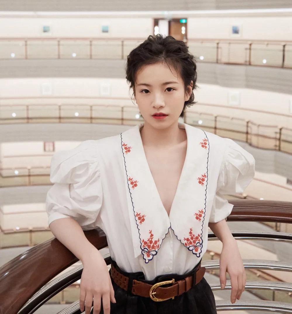 古力娜扎深v蓝色礼服和鞠婧祎,娜扎和鞠婧祎