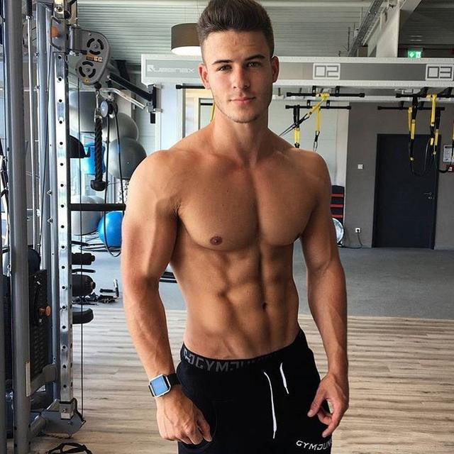 男生如何练胸肌视频教程,男生如何快速练胸肌