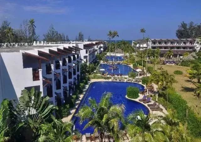 卡马拉海滩周边的度假村,卡马拉海湾全景