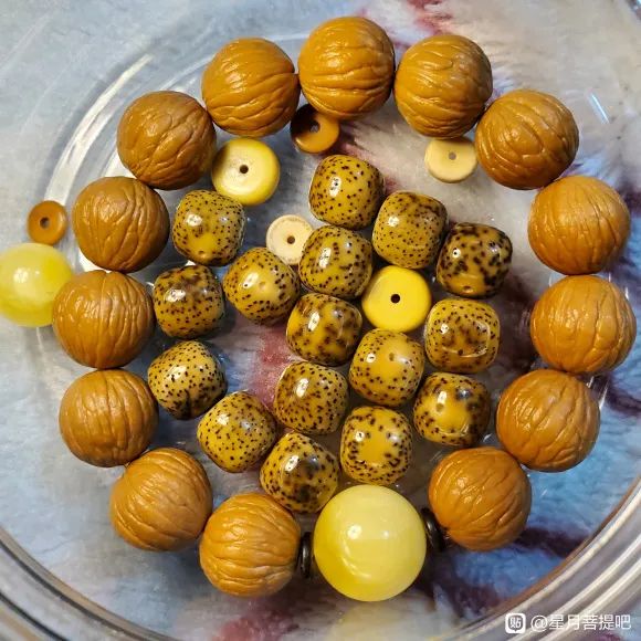 高格调手腕配饰,秋季时尚小配饰