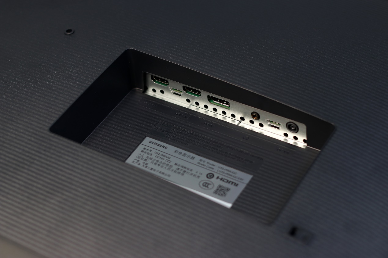 三星显示器玄龙骑士4k144hz,三星32英寸4k显示器s32a700nwc