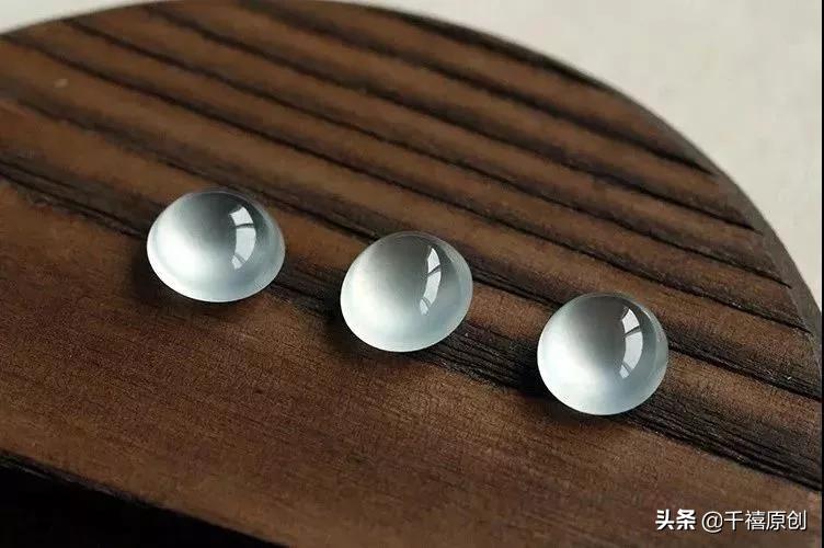 溥仪从紫禁城偷出400件宝贝!这件翡翠,据说都赶上马云身价了