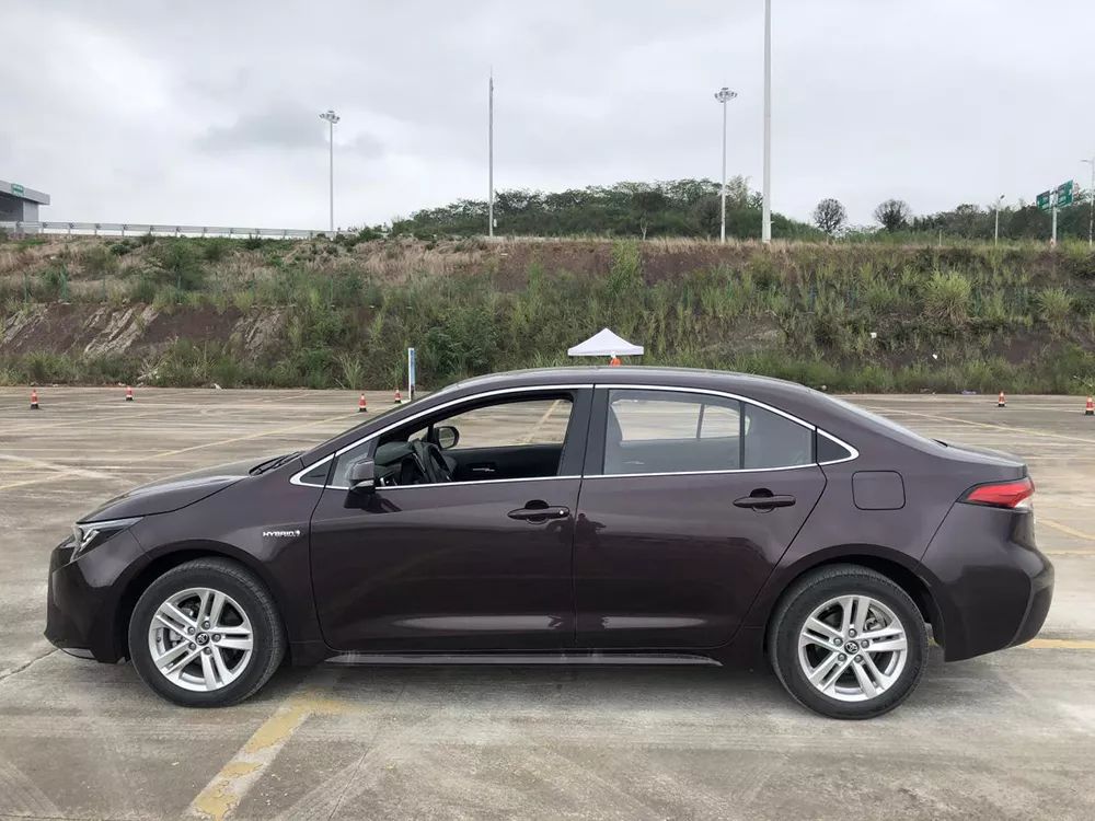 试驾雷凌双擎动力操控如何,21款雷凌双擎运动版底盘视频