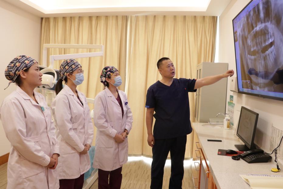 华医正畸中心正式成立、助力全民绽放自信笑容