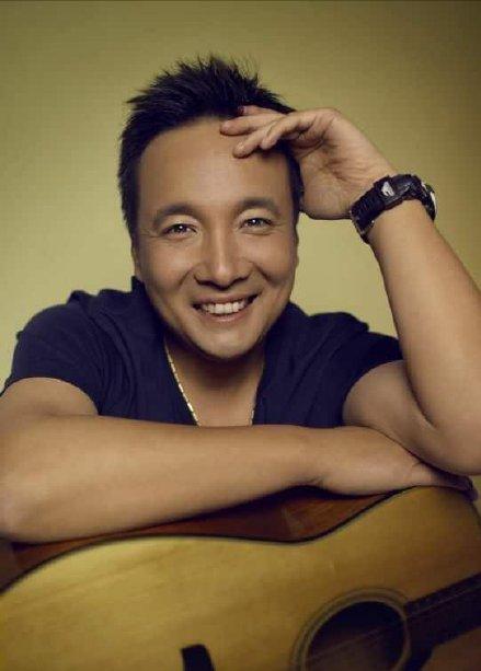 一条广告将他捧红，好心办事却锒铛入狱，“燕舞小子”今何在？