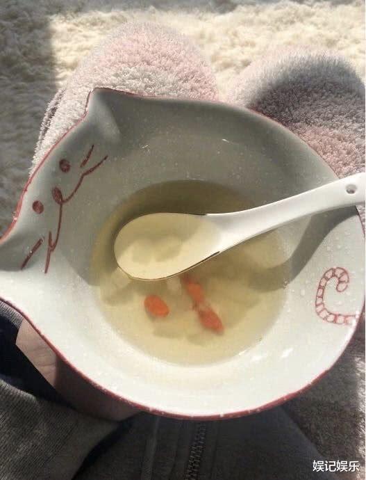 张馨予网购又被骗?买消毒液收到空瓶子,晒店铺消失页面