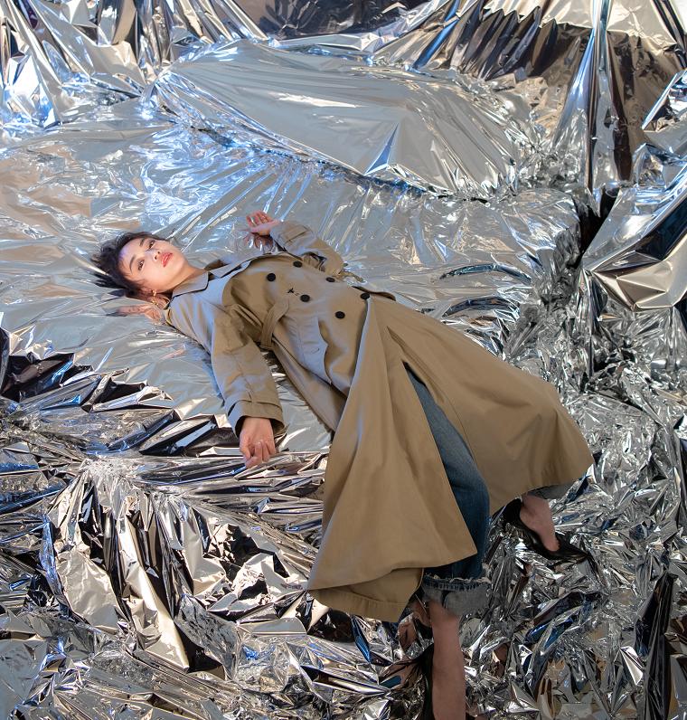 吴谨言擦镜子变身,吴谨言变脸后的样子