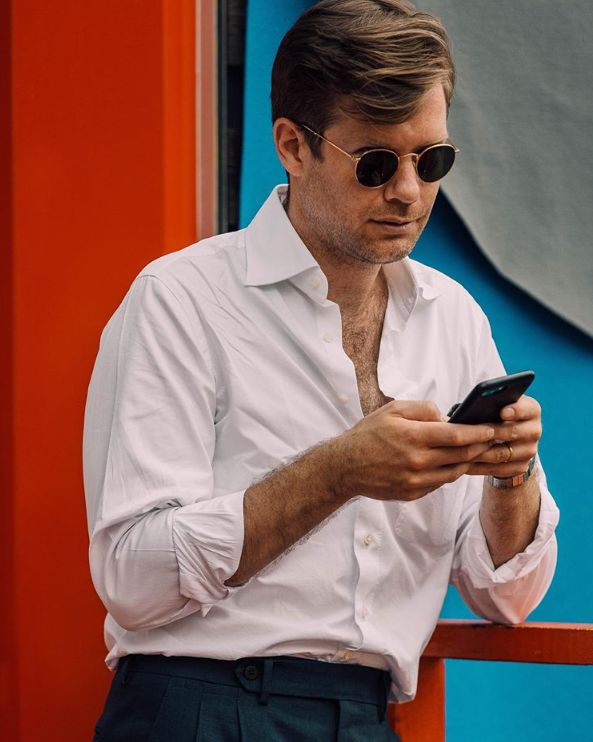 简单的衬衫穿出不同的潮流感来,衬衫怎么穿才能既时尚又舒服