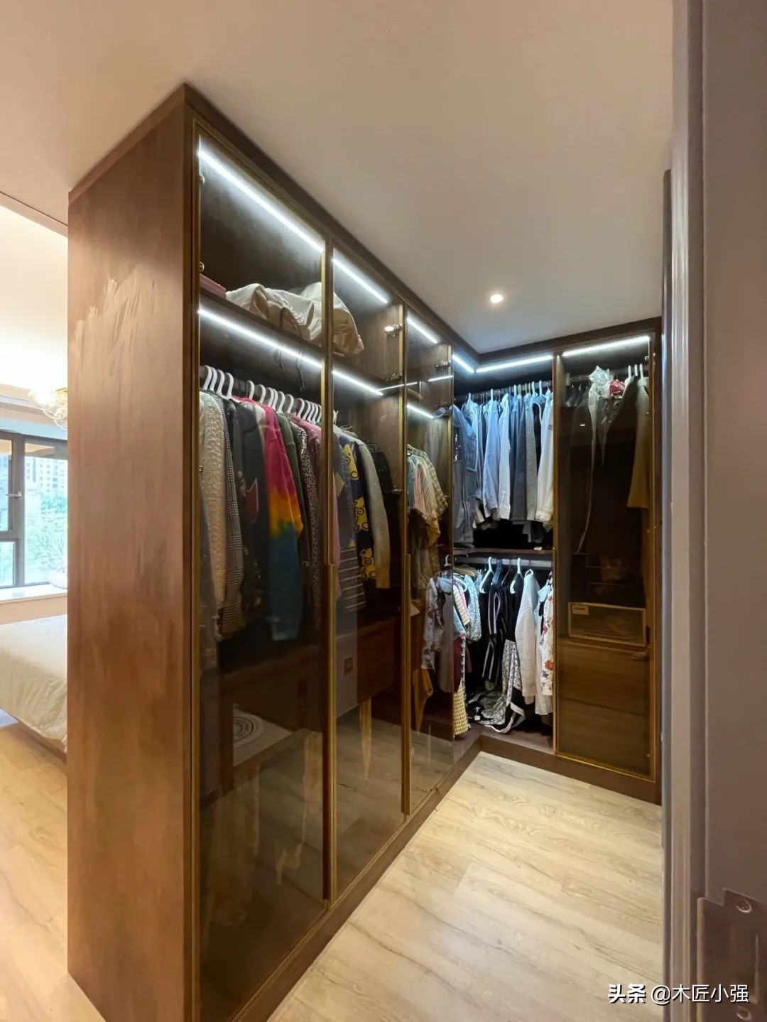 衣帽间玻璃移门轻奢,玻璃衣帽间轻奢
