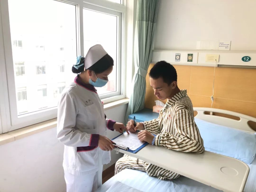 是天使更是战友，*警武**上海总队医院“军人病区”的暖心故事