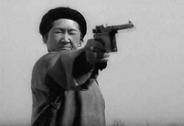 乡民要求处死“双枪老太婆”，毛主席亲自特批：一定要善待其家属