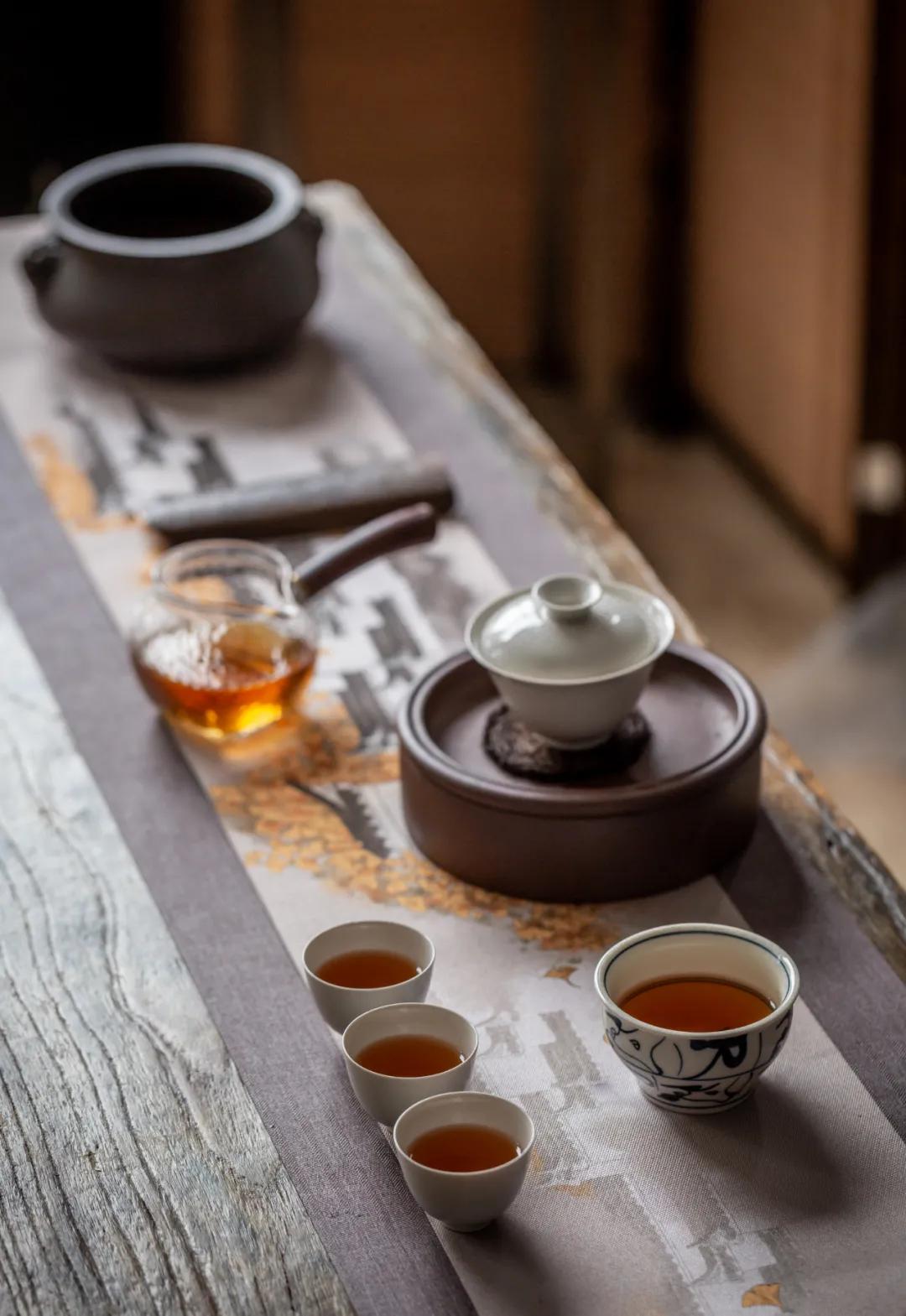 釉下手绘山水主人杯,青花釉下心经杯