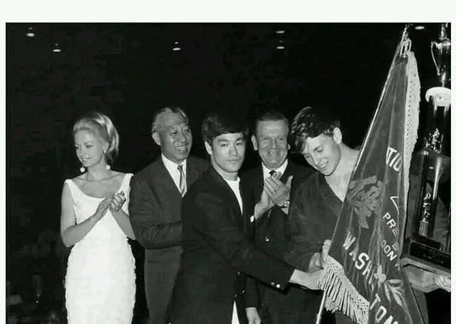 香港十大武打明星李小龙,香港武打明星成龙李连杰甄子丹