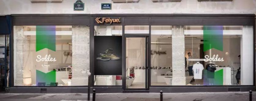 中国地摊经济带动了世界,中国地摊鞋成了国际大牌