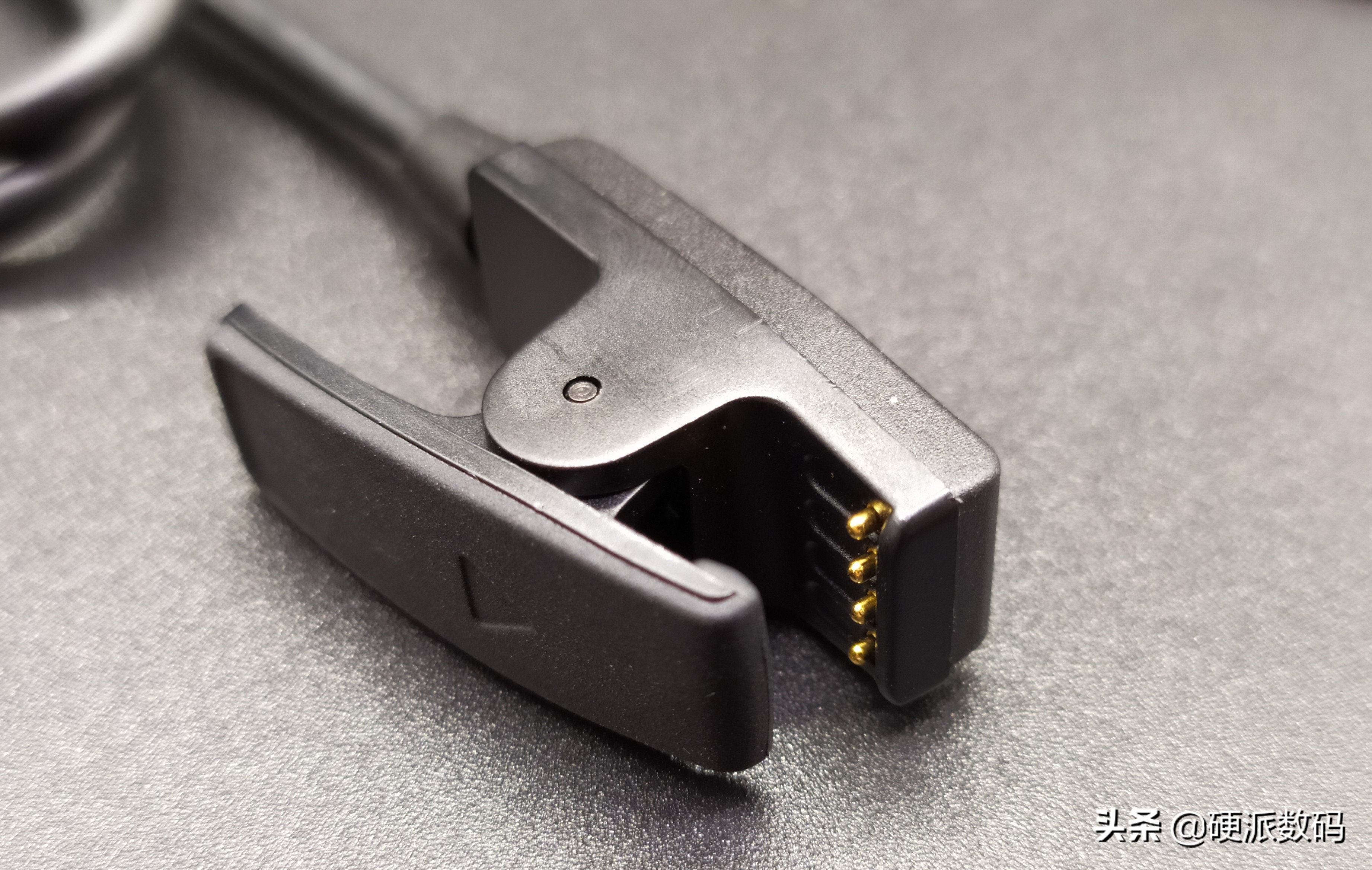 跑友圈最火的手表佳明245开箱,佳明手表245开箱视频