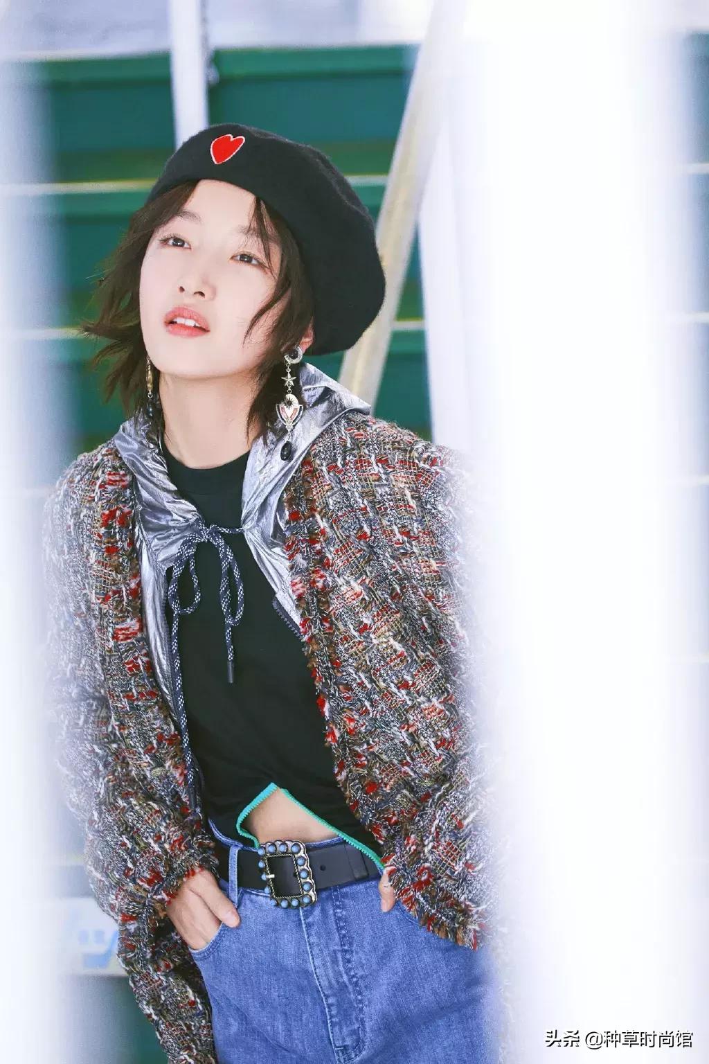 关晓彤素颜自拍与鹿晗撞脸,关晓彤为鹿晗庆生后芭比造型亮相