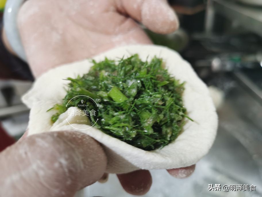 这种蔬菜很少生虫，用它做馅蒸包子，味道鲜香，我一次能吃四五个