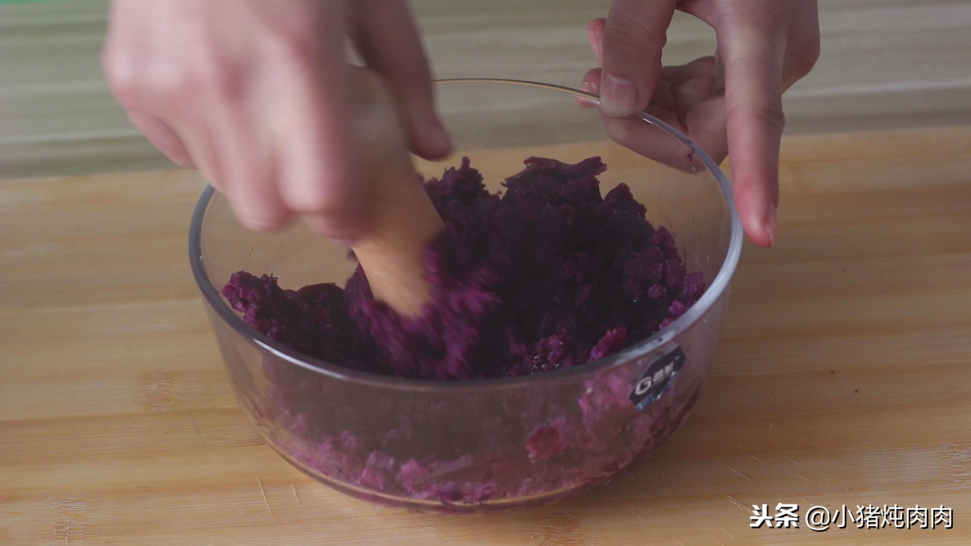 紫薯的神仙吃法简单又好吃,紫薯还能这样做外酥内软香甜可口