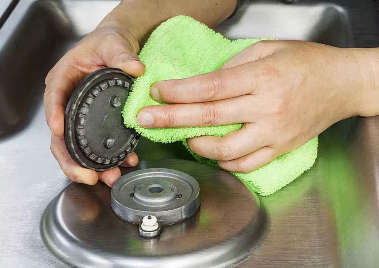 燃气灶红色火焰什么原因,老板燃气灶红色火焰怎么调蓝色