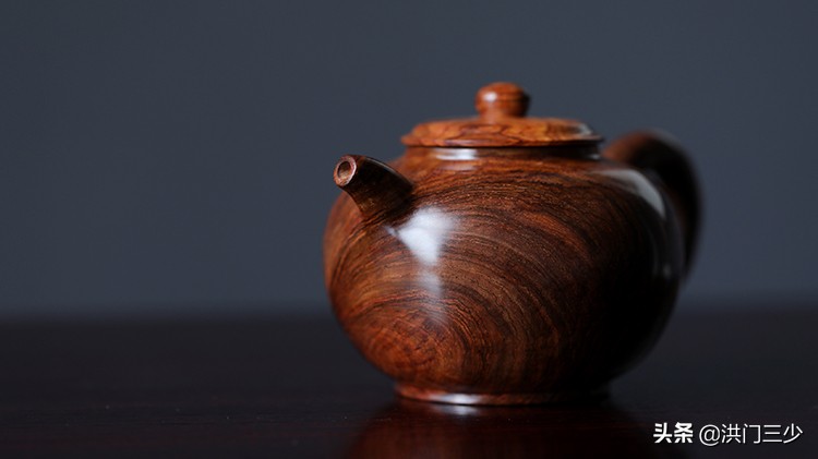 现在开定制家具厂前景怎么样,现在开一家日用品厂值得投资吗