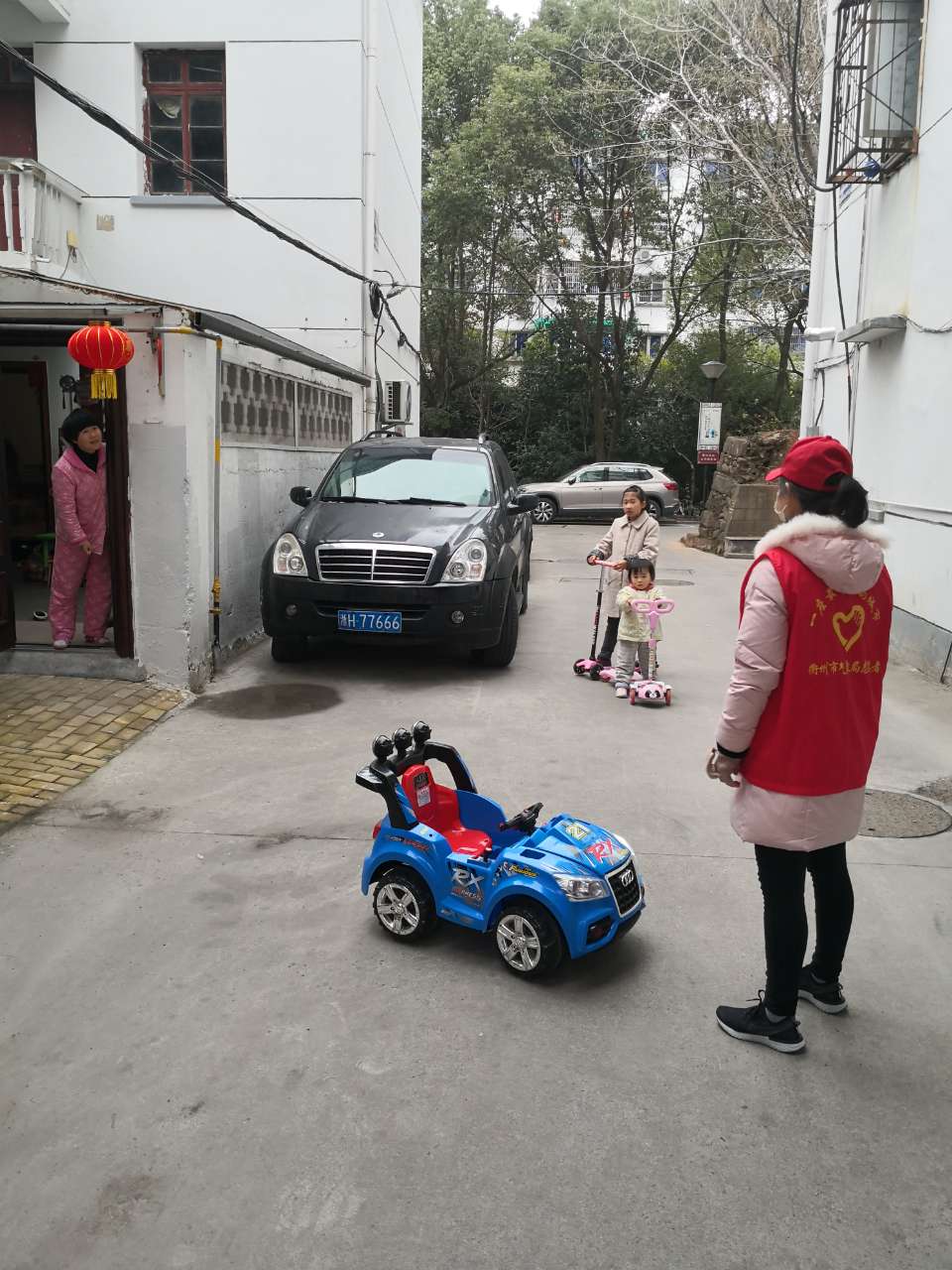 包区清楼，衢州市气象局*党**员干部在一线