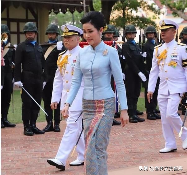 诗妮娜与贵妃拥抱,诗妮娜贵妃入狱前和女儿深情拥抱