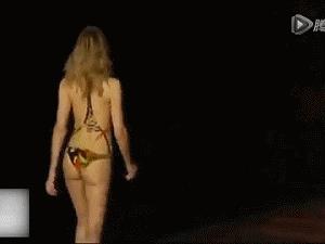 T台模特摔跤*案惨**!隔着屏幕都替她们脚疼