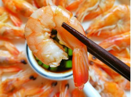 吃几十年才晓得,虾不能直接加水煮,掌握一招,肉质鲜嫩更营养