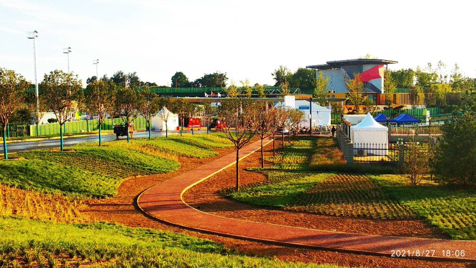 夕阳洒在平原上,夕阳洒在淡水河上