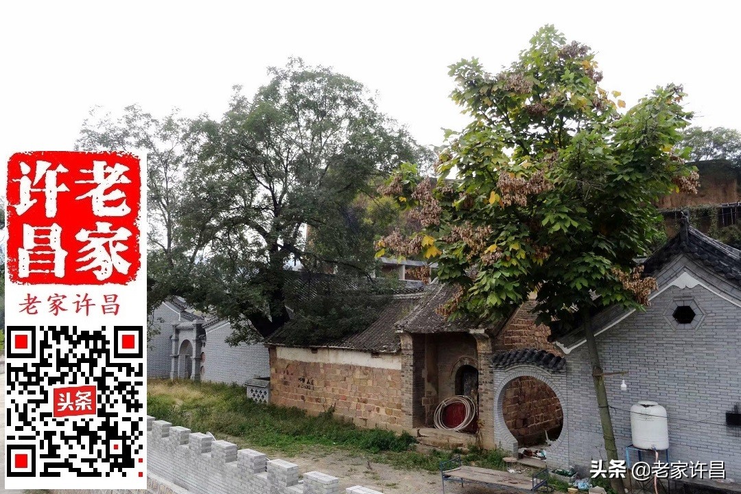 一个人行走在神秘的古建筑里,一个人行走在神秘的古建筑