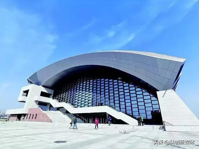 各个皆风景！红凤巢玉如意……吸睛的二青会场馆