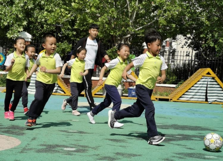 足球从娃娃抓起完整版,足球从娃娃抓起内容