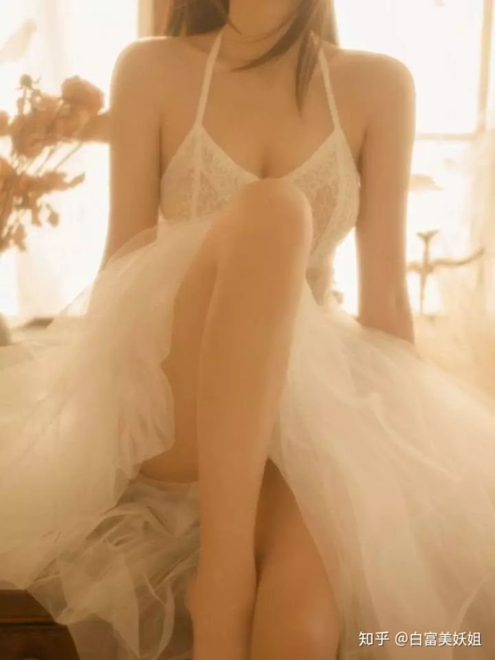 小红书上晒奢侈品的女孩为什么那么多？