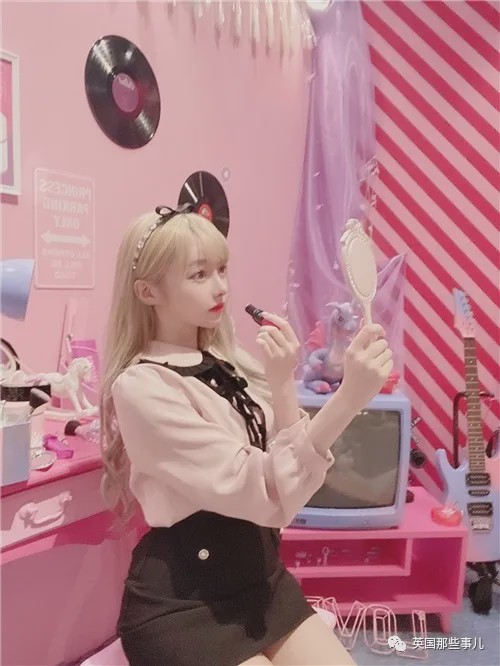 20岁漂亮女子花6万整容鼻子失败,19岁少女花百万整容