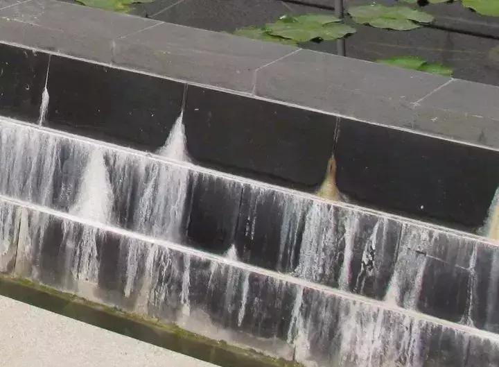 石材都需要做防泛碱处理,石材铺装泛碱如何处理