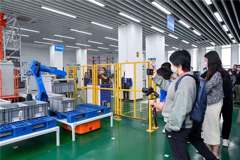 “智造车企，解码逆扬”，走进长安民生物流，感受无人配送魅力