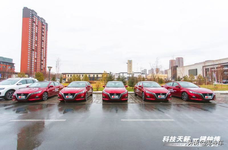 好看好开舒服的车,最新款东风日产天籁试驾视频