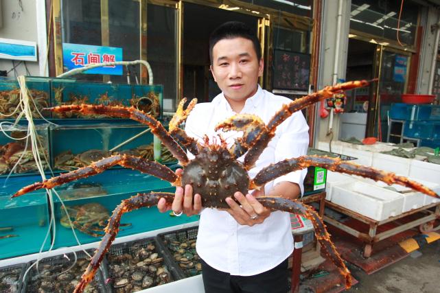 卖海鲜成功案例,小伙卖海鲜怎么赚钱