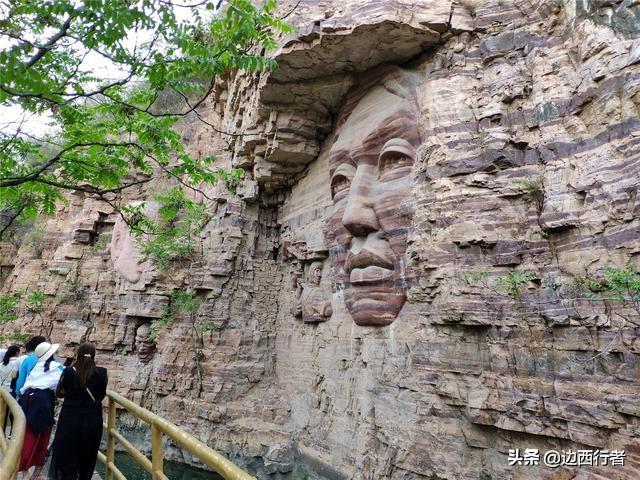 这条悬在崖壁上的河床，比壁挂公路更艰巨