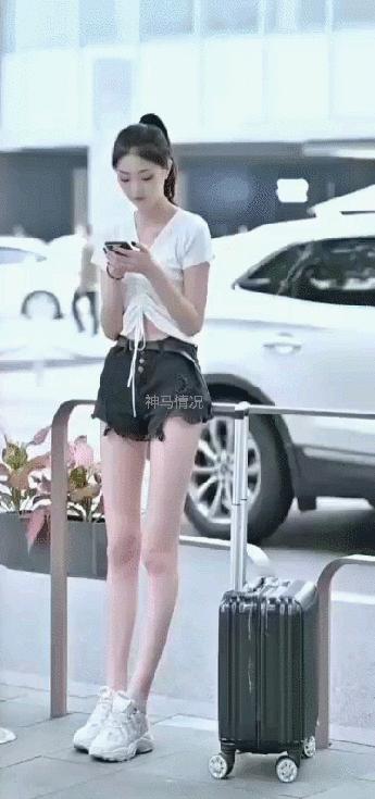 这个手势代表什么意思,中指无名指弯曲这个手势什么意思