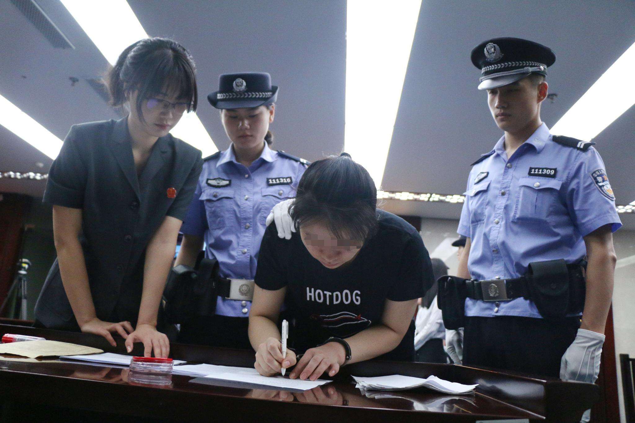 花上万元，却是“黑外教”上课，中国的40万外教，三分之二不合格