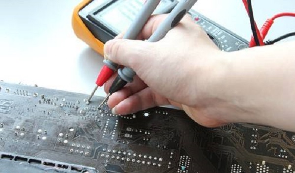 为何美国FLUKE15B比国产万用表耐用？拆机一看，你就明白了