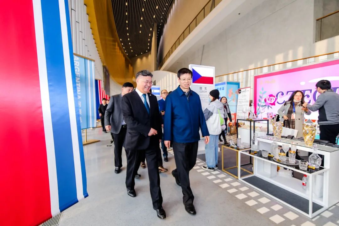 “进博会”进苏州,绿地贸易港“进博同款”商品巡展首站启幕