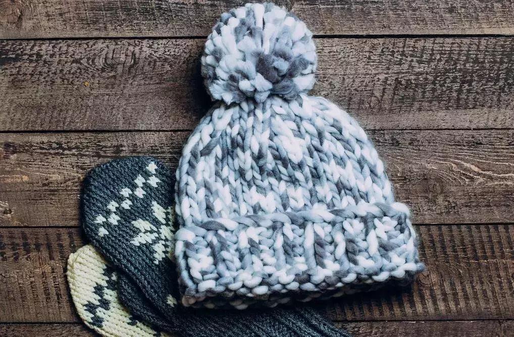 老戴帽子容易秃顶吗,帽子可以防止脱发吗