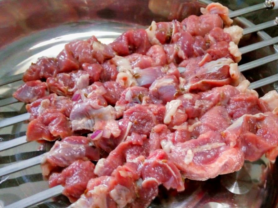 新疆烤羊肉串为什么没有羊膻味,烤羊肉串太腻了怎么回事