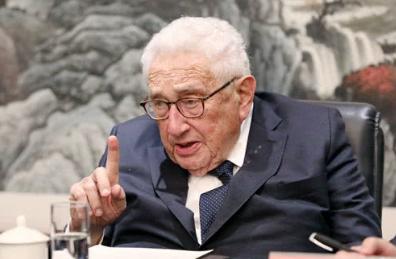 *小平邓**一句话让撒切尔色变：中国人穷是穷一点，打仗是不怕死的