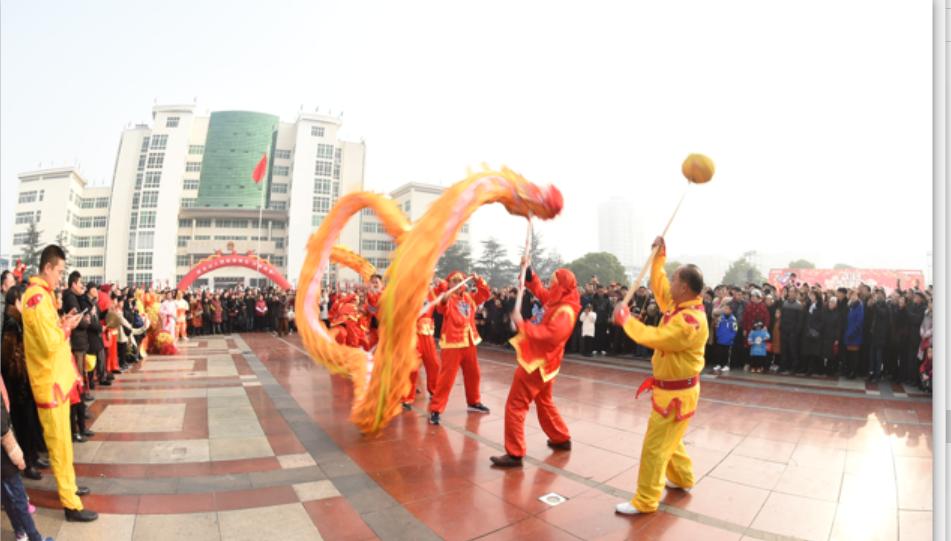 广元市老城小西街嘉陵广场,看看广场有多热闹